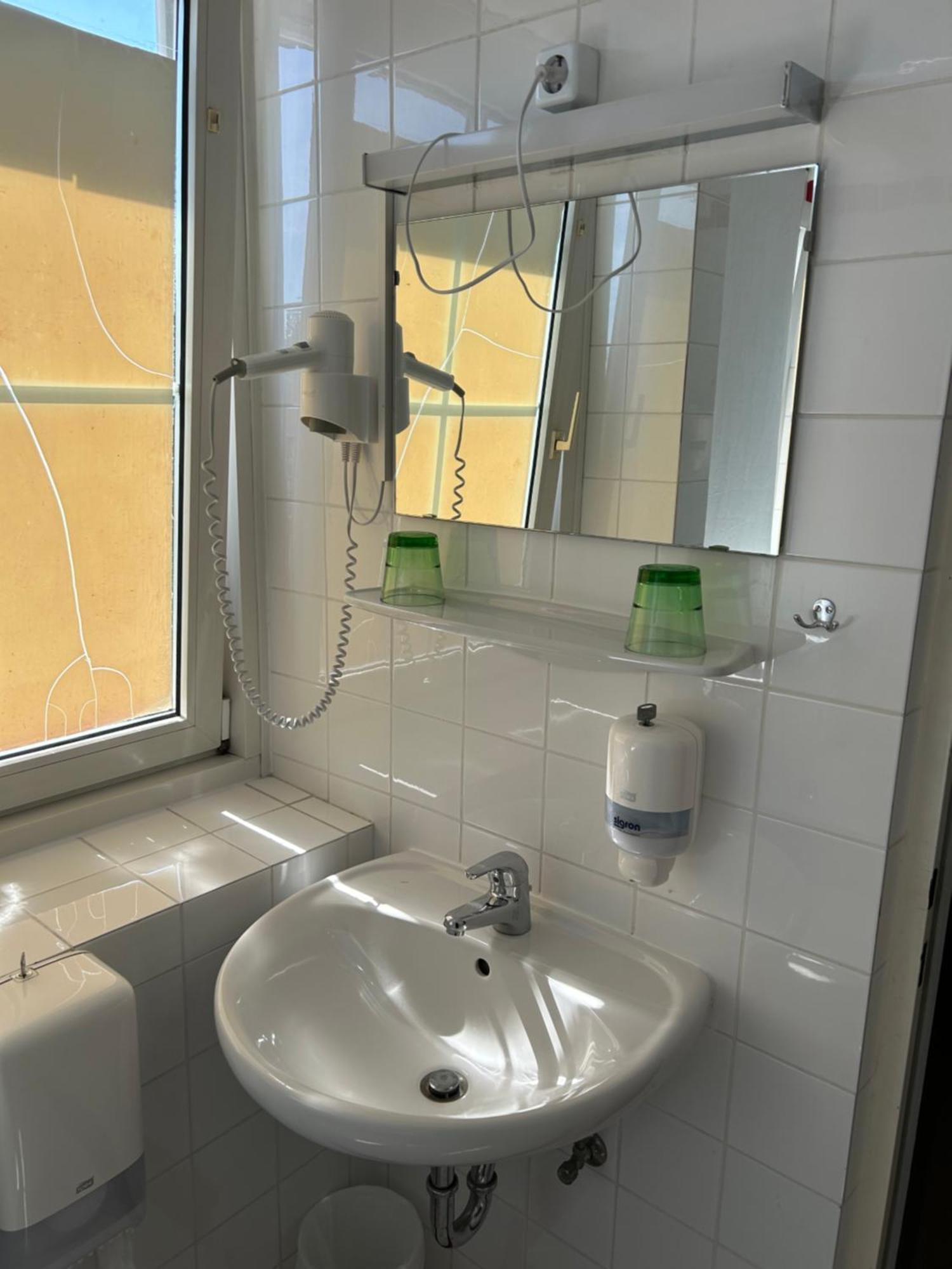 "Am Limes" Hotel Enns Eksteriør billede