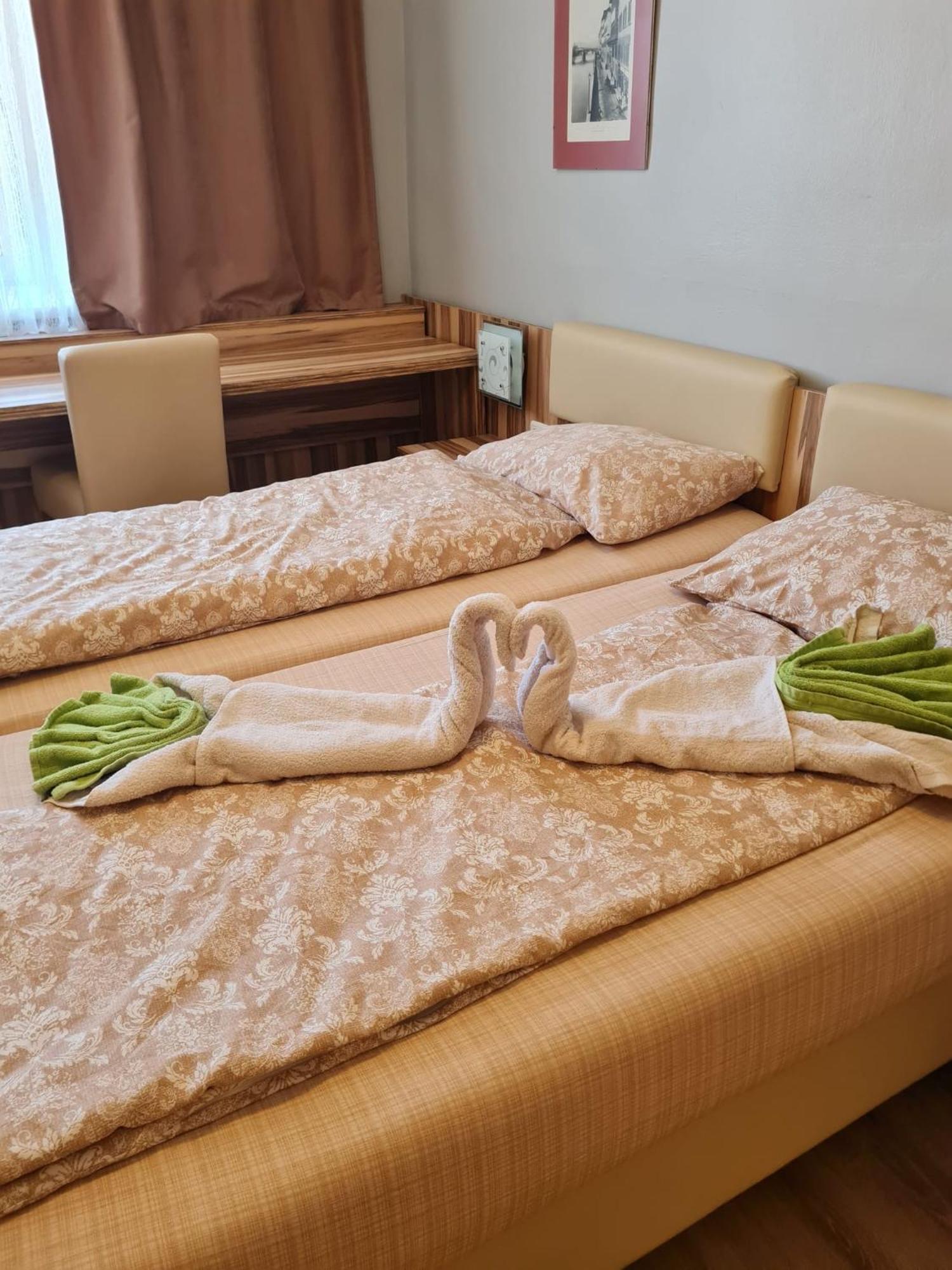 "Am Limes" Hotel Enns Eksteriør billede
